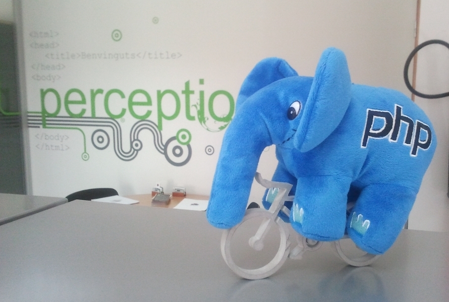 ¡ElePHPant sobre ruedas! ¡Cuidado que va sin frenos!